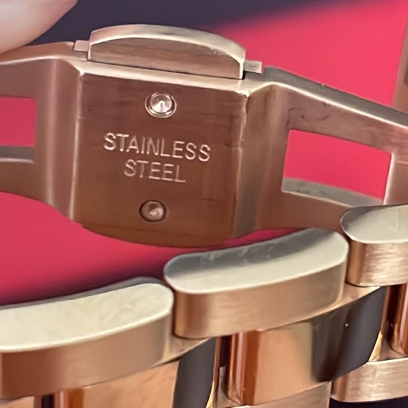 Authentic Daniel Wellington Rose Gold Watch💓 - Picture 14 of 16